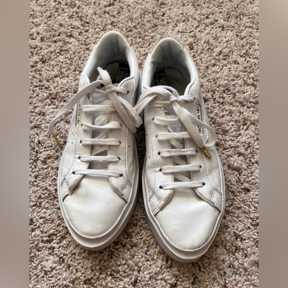 Adidas Women’s White Court Tennis Shoe. Leather. Size 8